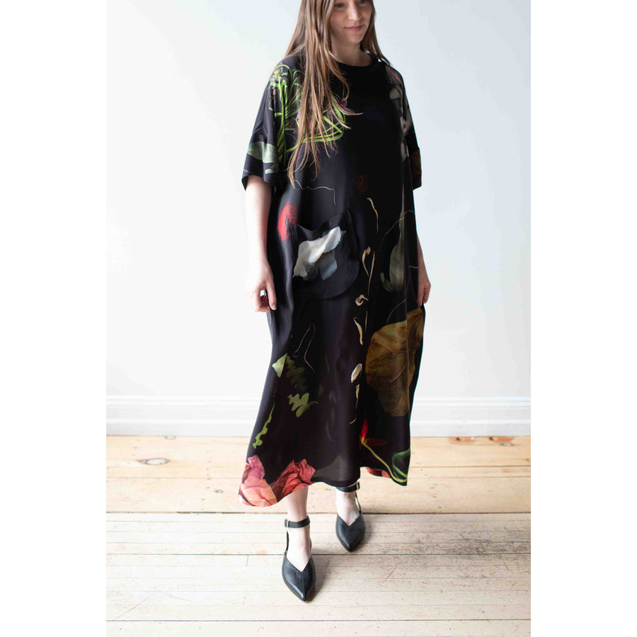 Anntian Silk Dress in Print C-Big Flowers/Black