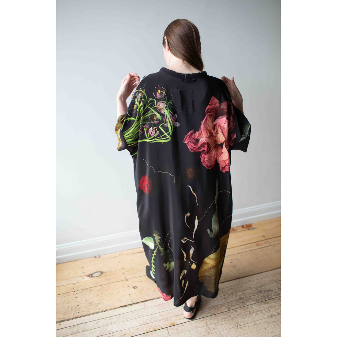 Anntian Silk Dress in Print C-Big Flowers/Black