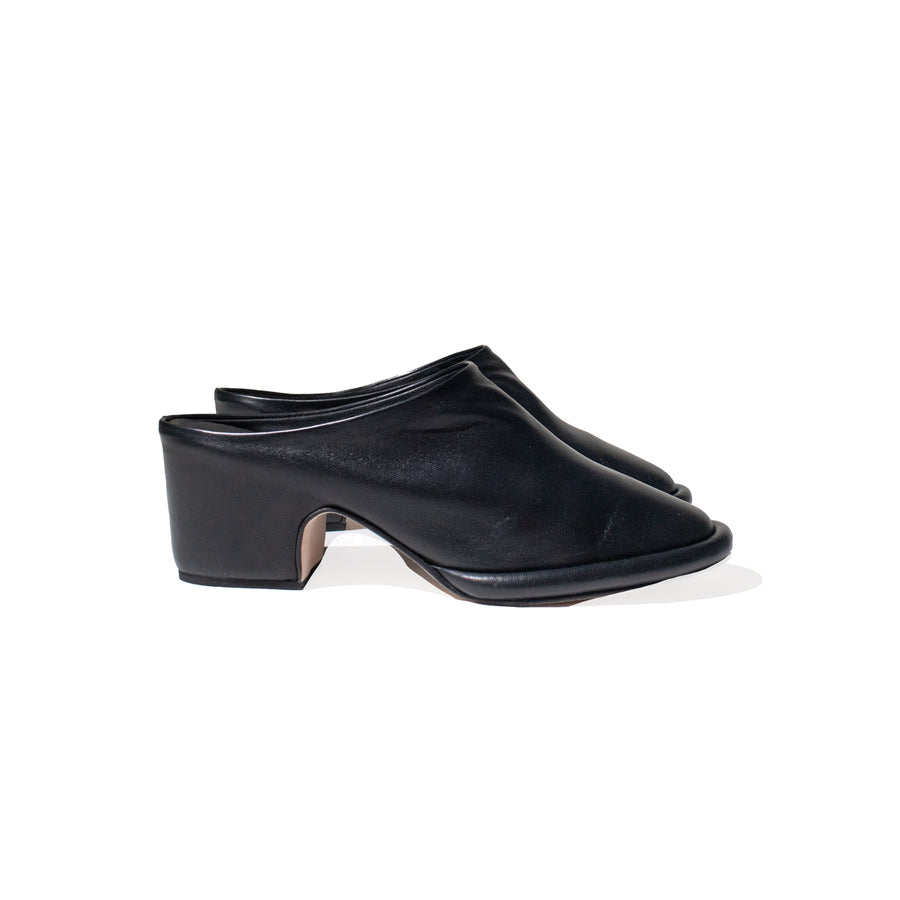 Lauren Manoogian Arch Mule in Black