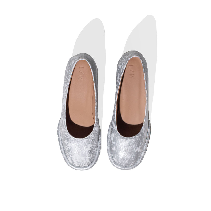 Lauren Manoogian Foil Arch Pump in Silver